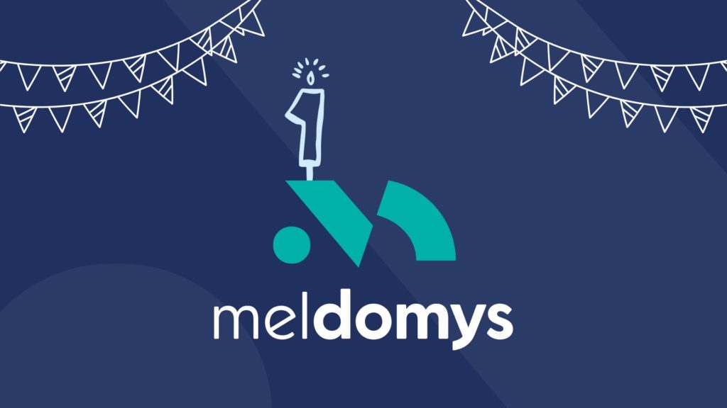Logo de Meldomys avec une bougie pour fêter ses 1 an